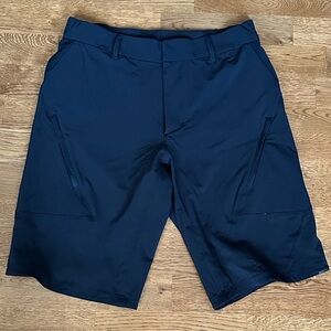 Lululemon🍋 Men’s Black Mountain Side Shorts Size 32